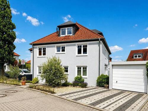 Bild 1 - VON PRIVAT: Hochwertige DHH mit Wintergarten in begehrter Familienlage