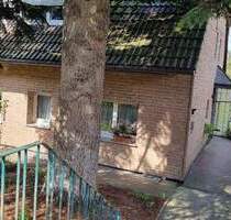 GEPFLEGTES EIN ZWEI FAMILIENHAUS IN SOLINGEN RUHIG GELEGEN MIT GARTEN UND GARAGE