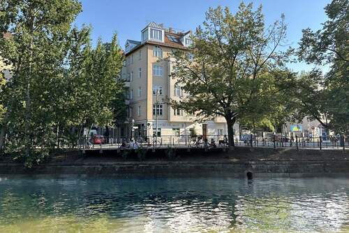 Entspannte Atmosphähre an der Uferpromenade direkt vor dem Haus - 2 Zimmer Etagenwohnung zum Kaufen in Berlin