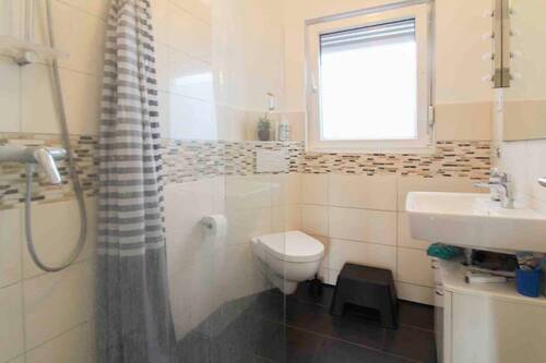 Badezimmer EG - Einfamilienhaus mit 169,30 m&sup2; in Bad Oeynhausen zum Kaufen