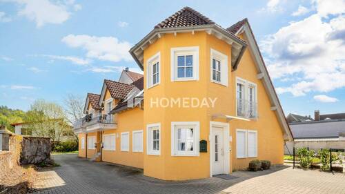 Außenansicht 1 - Voll vermietetes Weberhaus mit Praxis, 3 Balkonen und neuer Heizung in Eschelbronn