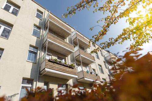 Hausansicht hinten - 3 Zimmer Etagenwohnung zur Miete in Bremerhaven