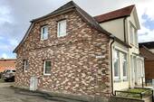 Seitenansicht - 7 Zimmer Mehrfamilienhaus, Wohnhaus zum Kaufen in Ahrensbök