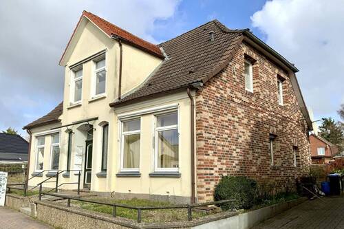 Seitenansicht - 7 Zimmer Mehrfamilienhaus, Wohnhaus in Ahrensbök