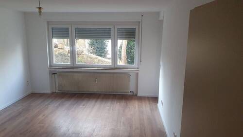 Wohnzimmer - 3 Zimmer Etagenwohnung in Esslingen am Neckar