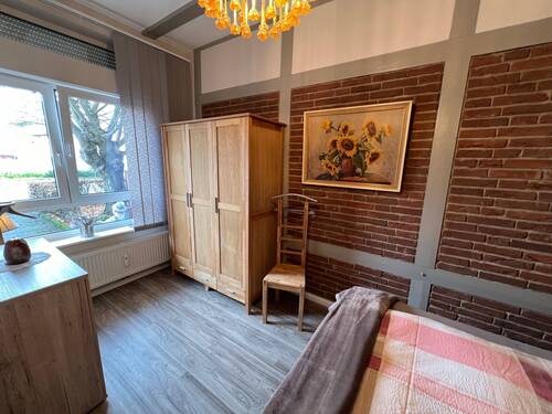 Zimmer mit deckenhohen Fenstern - 