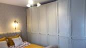 Schlafzimmer_großer weißer Schrank.jpg - 