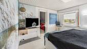 1. OG Schlafzimmer 1 - 