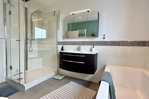 Modernes Vollbad - 