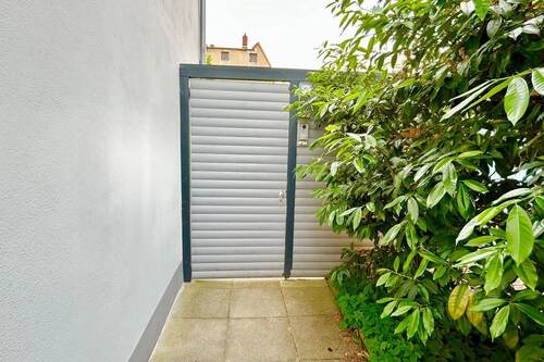 Hofzugang mit Videoklingel - 3 Zimmer Einfamilienhaus zum Kaufen in Lübeck