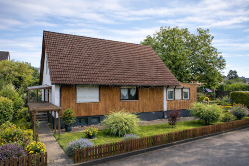 Hausansicht - Provisionsfrei! Attraktive Bestandsimmobilie mit Perspektive in ruhiger Lage