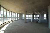 Gewerbefläche - Individuell gestaltbare Bürofläche am Flughafen: Mit Balkon und viel Tageslicht