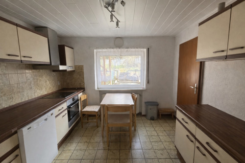 Küche mit EBK im Erdgeschoss - 