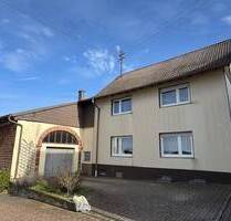 Charmante, freistehende Immobilie mit Werkstatt, Garage und vielseitigem Nebengebäude - Gries