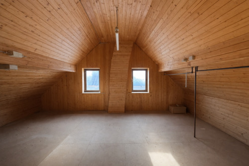 holzvertäfelter Speicherboden - 