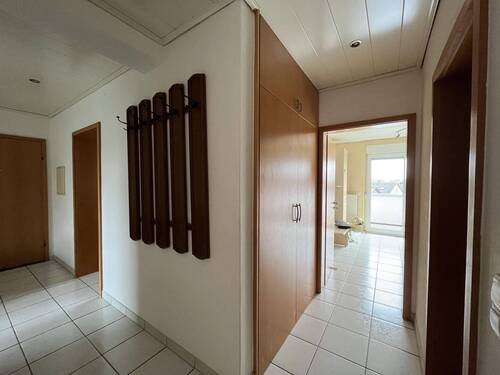 Flur mit Einbauschrank - 