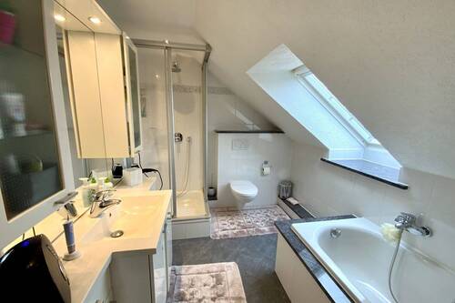 Vollbad im Dachgeschoss - 
