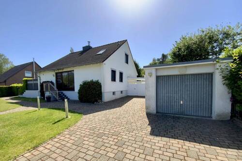 Gesamtansicht - 4 Zimmer Einfamilienhaus zum Kaufen in Stockelsdorf