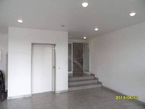 Eingangsbereich mit Personenaufzug - Etagenwohnung mit 64,00 m&sup2; in Bonn zur Miete
