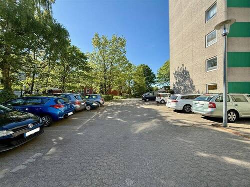 Stellplatz direkt am Haus - 3 Zimmer Etagenwohnung in Kiel