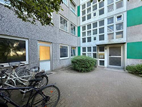 Hauseingang - Etagenwohnung mit 100,10 m² in Kiel zur Miete