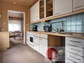 Küche in der kleineren Haushälfte - 7 Zimmer Mehrfamilienhaus, Wohnhaus in Roßdorf