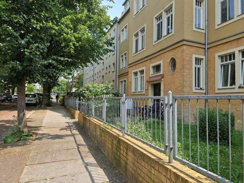 Straßenansicht - 2 Zimmer Etagenwohnung in Halle (Saale)