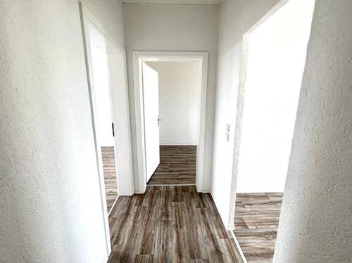 Flur - Etagenwohnung mit 57,00 m&sup2; in Tangerhütte zur Miete