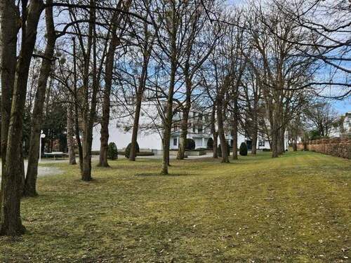 Garten vor der Wohnanlage - 