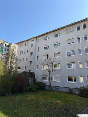 Front - Hauseingangsseite - 'Stadtnahe 2-3 Zimmer-Wohnung nahe Zoologischem Stadtgarten und Alb'