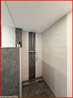 Dusche im Badezimmer - 