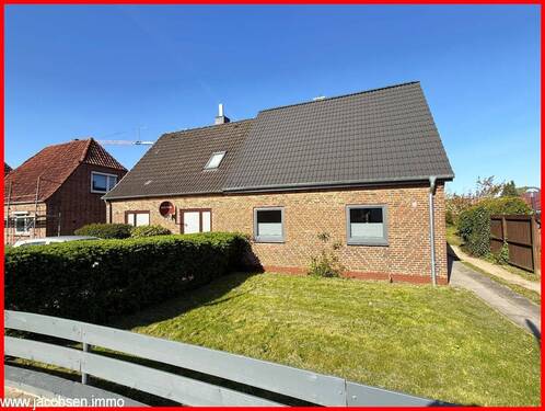 Vorderansicht mit Vorgarten - 3 Zimmer Doppelhaushälfte in Schleswig