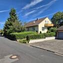 Straßenansicht - Bungalow (sanierungsbed.) mit Bauplätzen