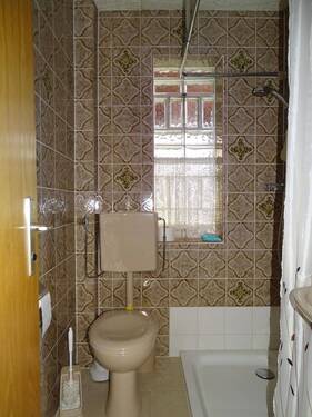 Gäste-WC mit Dusche - 
