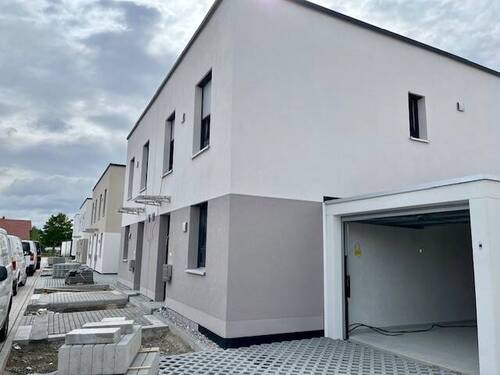 Hauseingang WEG 1 - 3 Zimmer Doppelhaushälfte zur Miete in Biblis