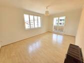 Ihr Wohnzimmer mit Balkonzugang (1) #122710 - Etagenwohnung mit 73,00 m² in Würzburg zum Kaufen
