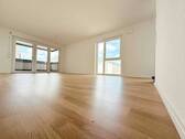 Viel Licht durch bodentiefe Verglasung - 
