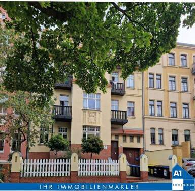 Vorderansicht - HalleSüdliche Innenstadt: Gemütliche, vermietete Eigentumswohnung in einem gepflegten Mehrfamilienhaus