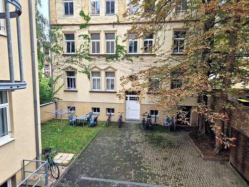 Blick in den Innenhof - Etagenwohnung mit 65,00 m&sup2; in Halle (Saale) zum Kaufen