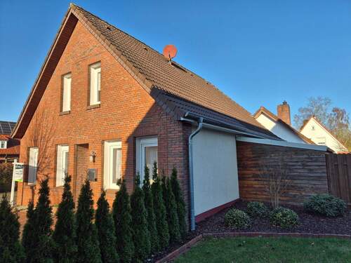 Seitenansicht_Terrasse - 4 Zimmer Einfamilienhaus in Barßel