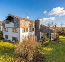 Einfamilienhaus mit Pool, Einliegerwohnung und weitläufigen Grundstück - Nürtingen