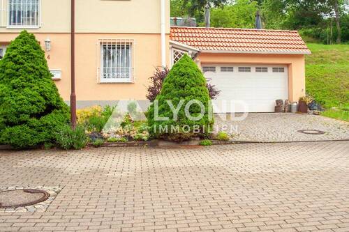 Garage - 6 Zimmer Einfamilienhaus zum Kaufen in Bad Köstritz