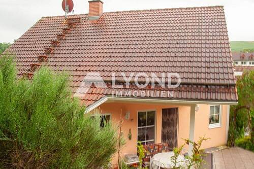 Hausansicht - Einfamilienhaus mit 125,00 m&sup2; in Bad Köstritz zum Kaufen