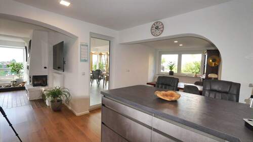 Blick von der Küche aus - Etagenwohnung mit 203,00 m² in Salem zum Kaufen