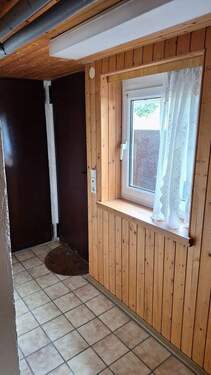 Nochm. Kellerraum1 mit Fenster u. Eingang bzw. Aus - 