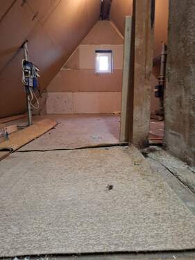 Nicht ausgebauter Dachboden.jpg - 