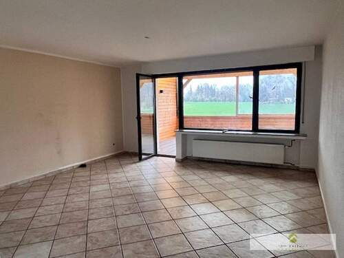 Ihr Wohnbereich mit Zugang zur Loggia - 