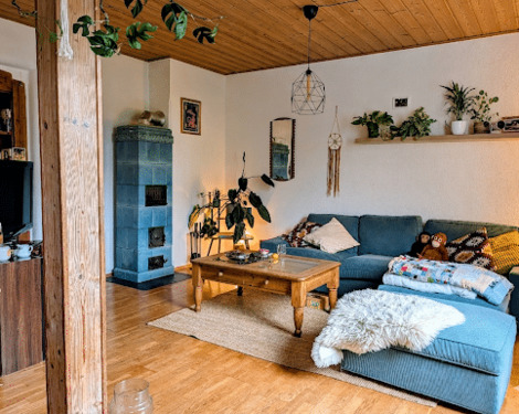 Wohnbereich mit Kachelofen - 3 Zimmer Etagenwohnung in Nürnberg
