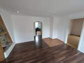Wohnzimmer - Renovierte 3,5-Zimmer-Wohnung in Göppingen - fußläufig in die Innenstadt und Stadtparks