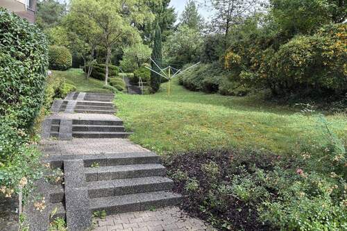 Zugang zum Haus - Etagenwohnung mit 64,30 m² in Weil der Stadt zum Kaufen